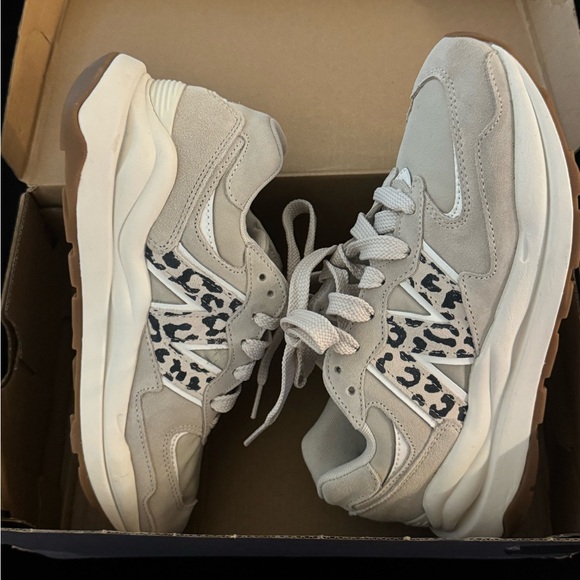New Balance 57/40 Timberwolf Leopard Gray Sneakers W5740APB Women's US 8.5 B - Picture 6 of 6